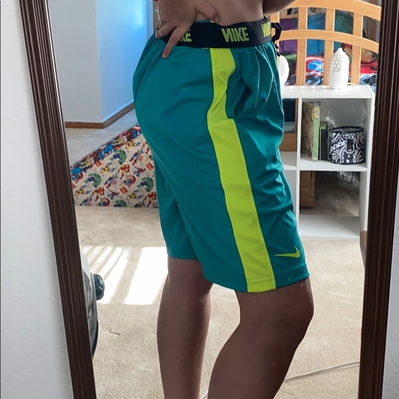 Nike neon basketball shorts - Picture 4 of 4